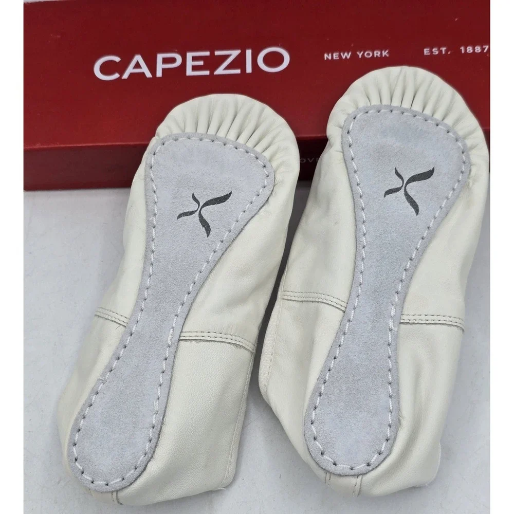 NIB Capezio Kids Daisy Ballet Flats -‎ Color White - Size Kids 13W